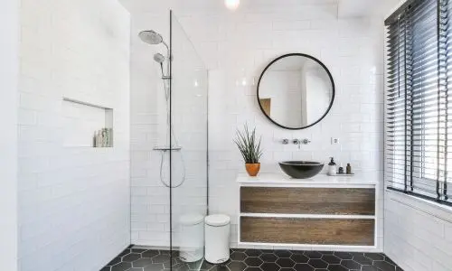Bodengleiche Dusche nach Austausch einer Badewanne – moderne Badsanierung auf Mallorca