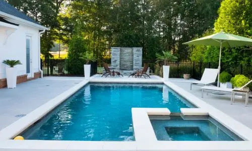 Privater Pool im renovierten Außenbereich eines Hauses in Mallorca