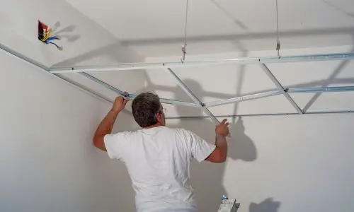 Trockenbau mit abgehängter Decke in moderner Wohnung auf Mallorca