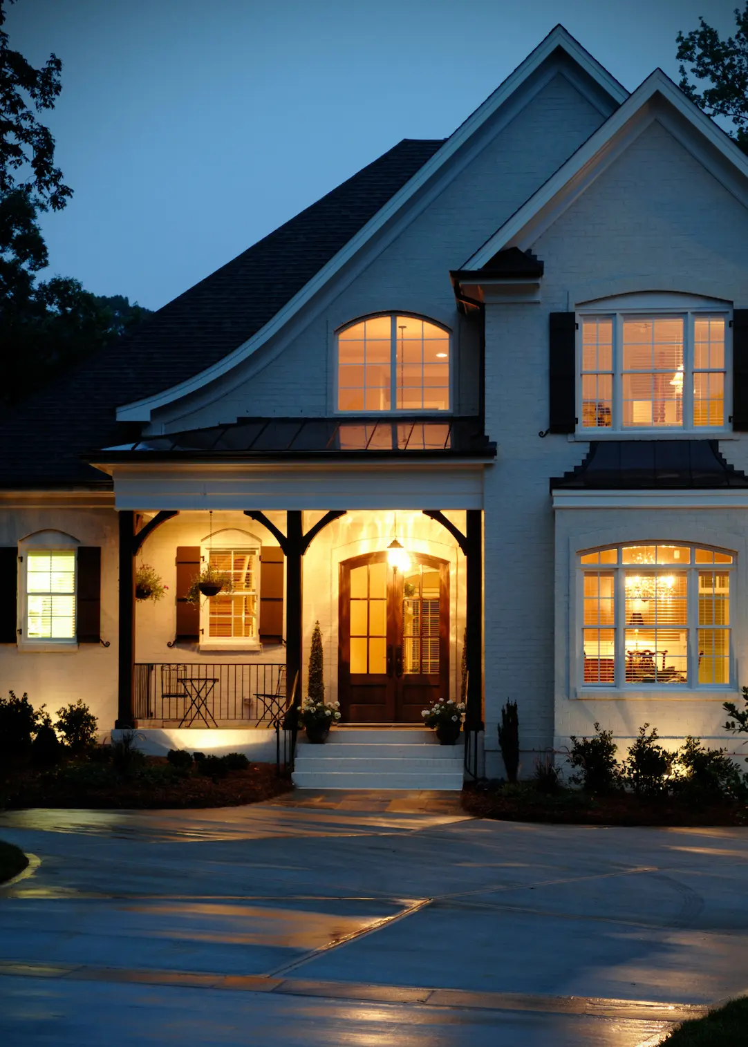 Haus mit moderner Innen- und Außenbeleuchtung – Elektroinstallationen auf Mallorca von Homefix