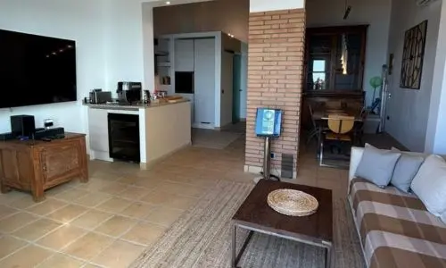 Wohnzimmer Renovierung mit offener Küche und moderner Ausstattung auf Mallorca – Homefix
